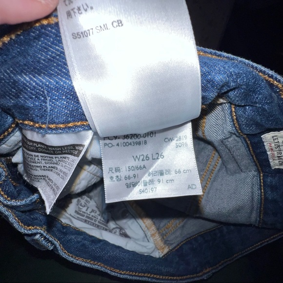 Vintage Women’s Distressed Levi’s 501 jeans - Picture 14 of 16